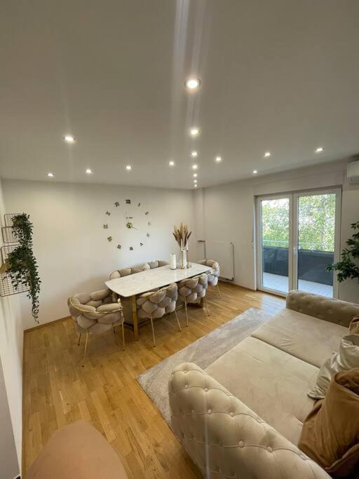 Moderne Wohnung In Der Naehe Vom Parndorf Outlet! Bruckneudorf Exterior foto